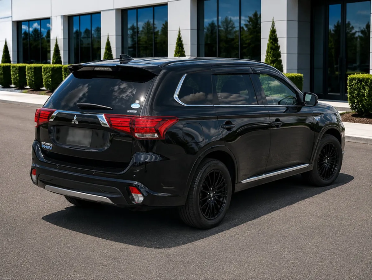 Mitsubishi Outlander 2.4 PHEV BLACK EDITION 4WD AU - Image 2