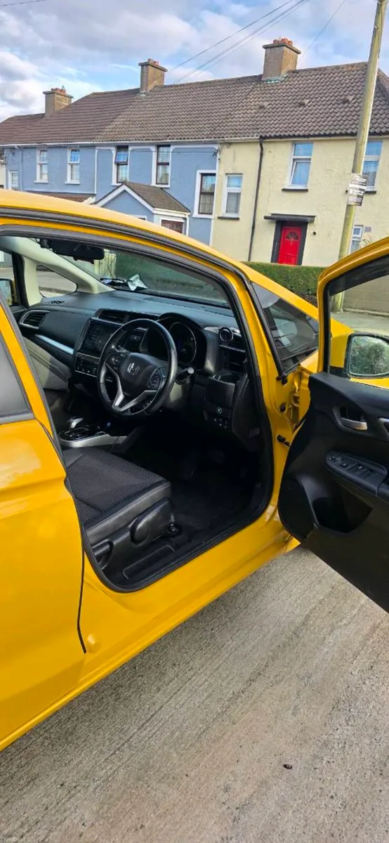 Car - Image 3