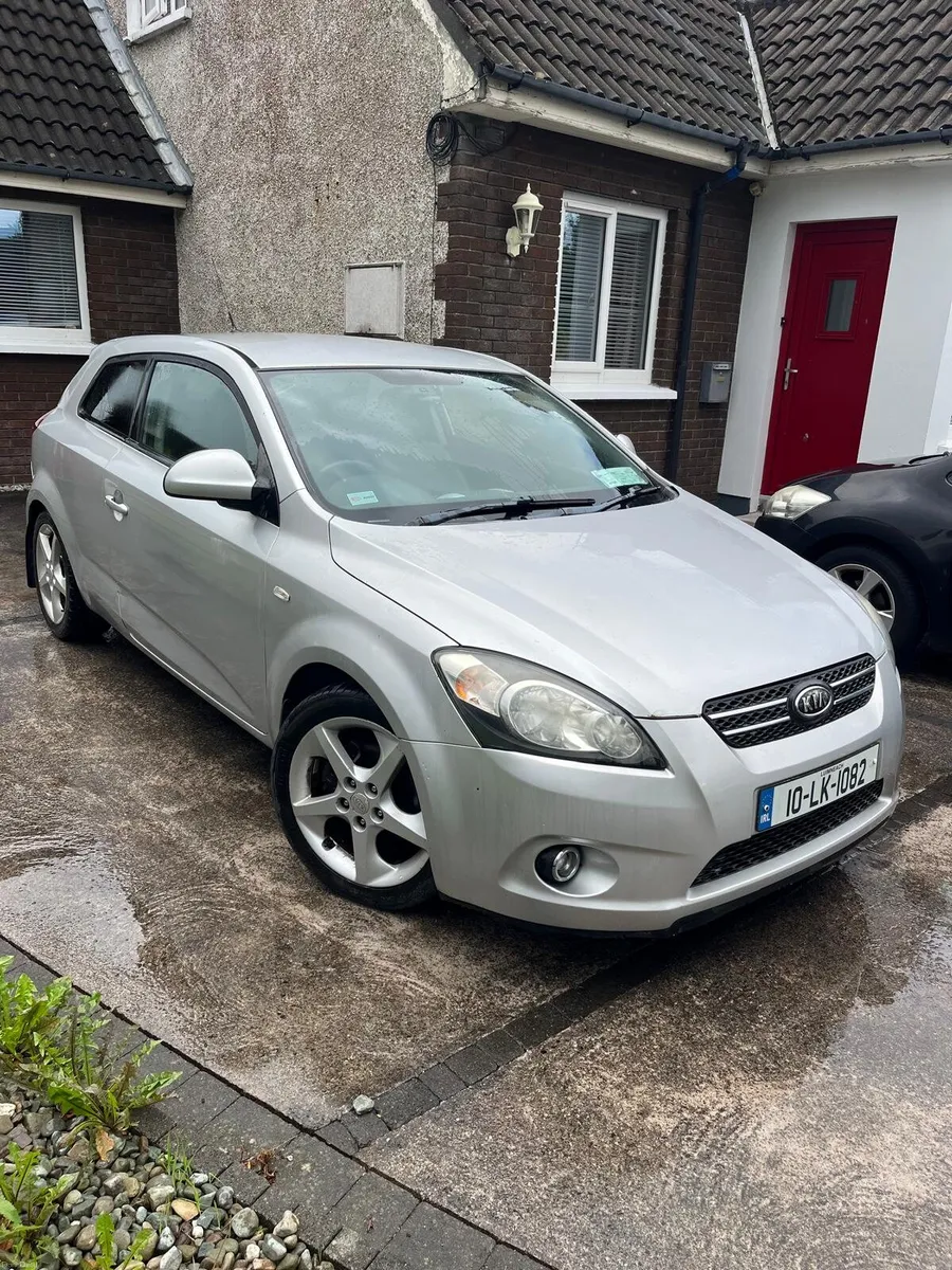 Kia Pro'ceed 2010 Silver - Image 1