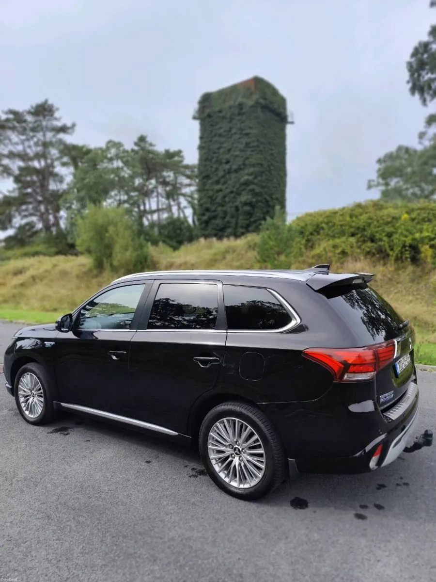 Mitsubishi Outlander 2.4 PHEV *TOP SPEC* - Image 2