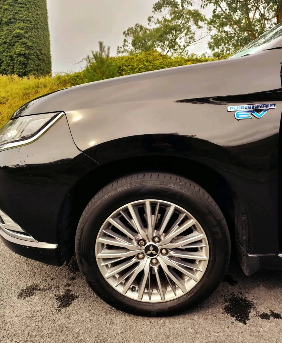 Mitsubishi Outlander 2.4 PHEV *TOP SPEC* - Image 6