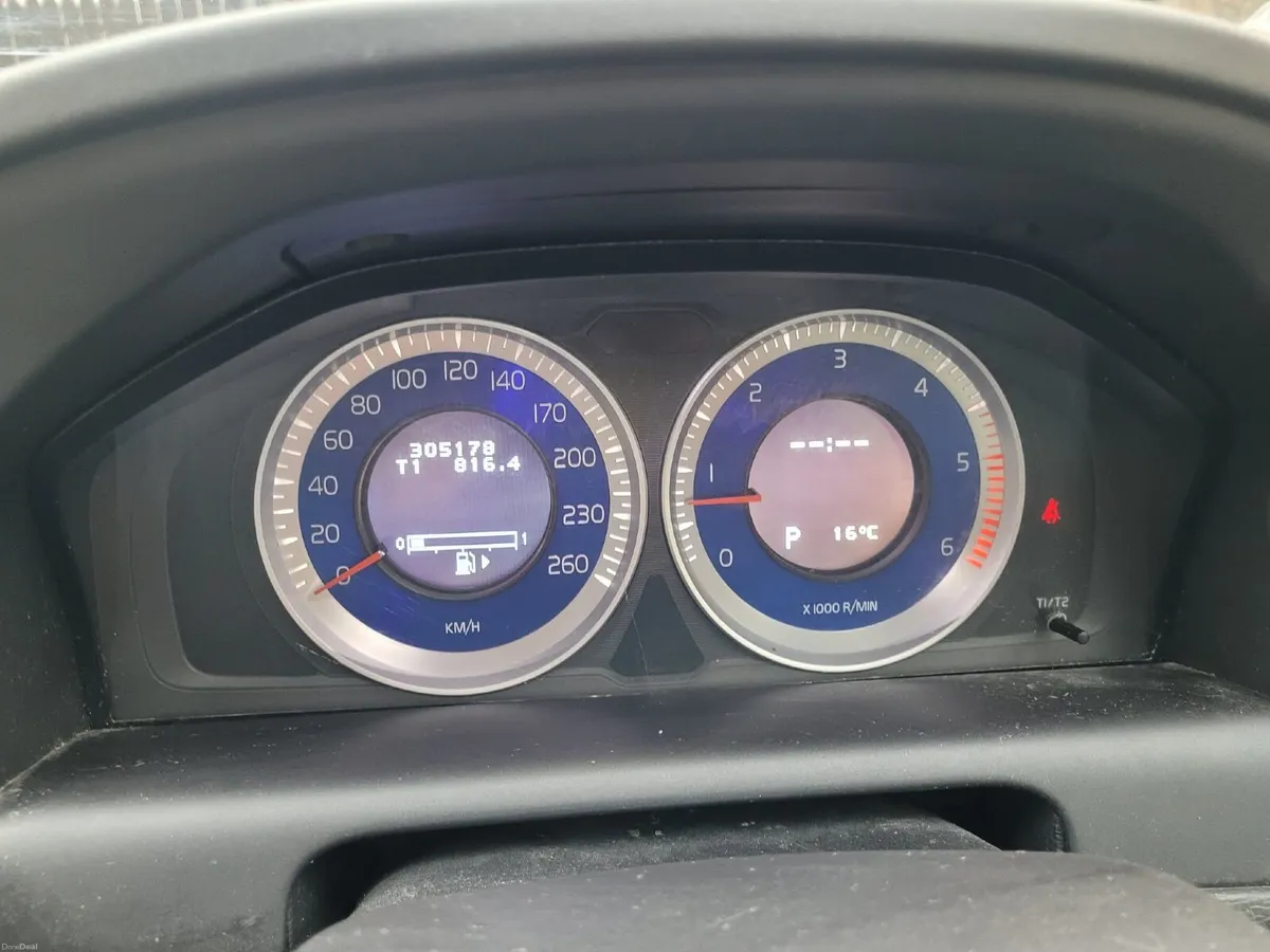 Volvo XC60 R Design Auto Diesel - Image 6