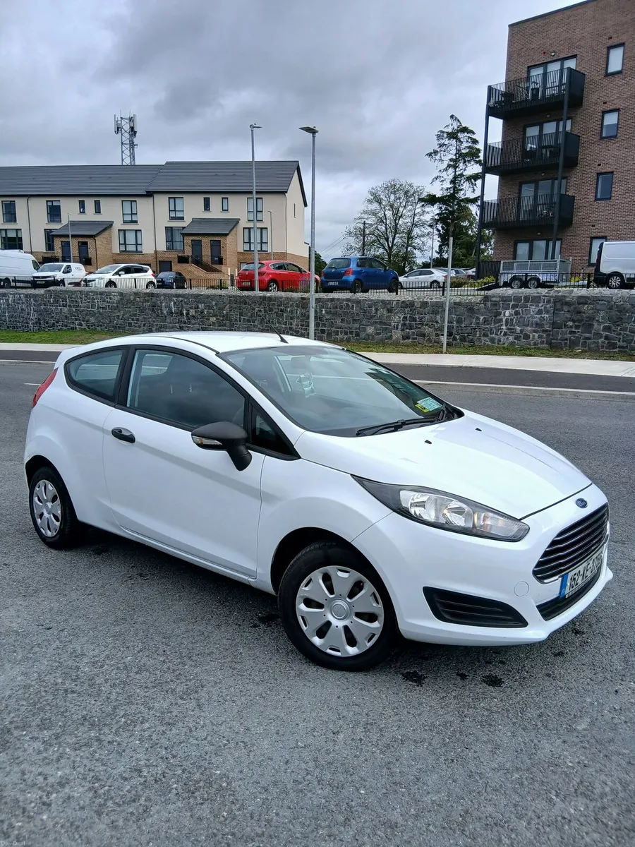 2015 Ford Fiesta nct 11/2027 tax 02/2027 - Image 2