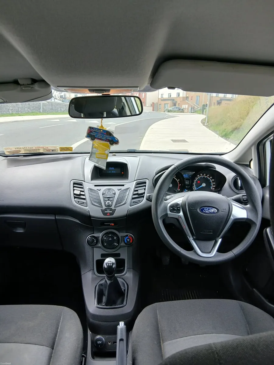 2015 Ford Fiesta nct 11/2027 tax 02/2027 - Image 6