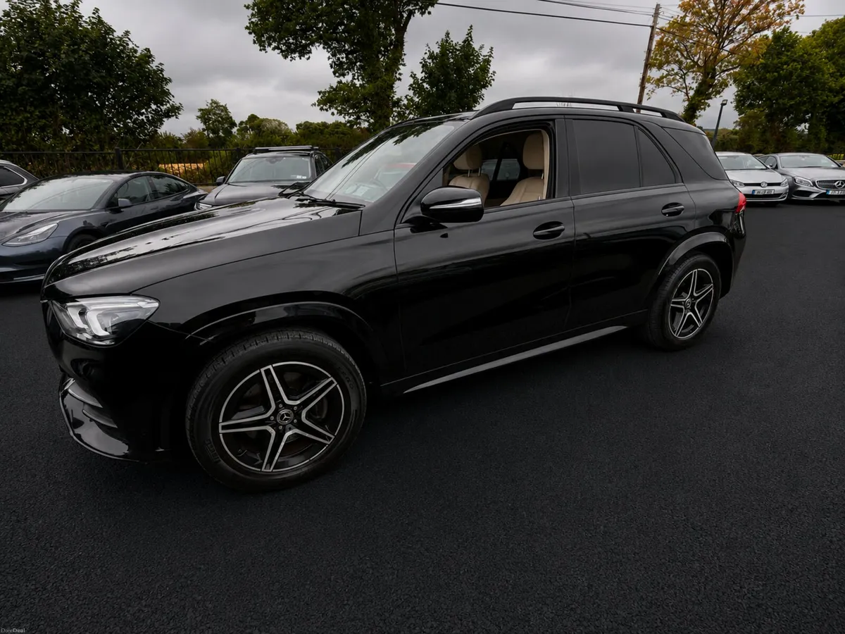 Mercedes GLE 300 7 SEATER AMG NIGHT PACK - Image 4