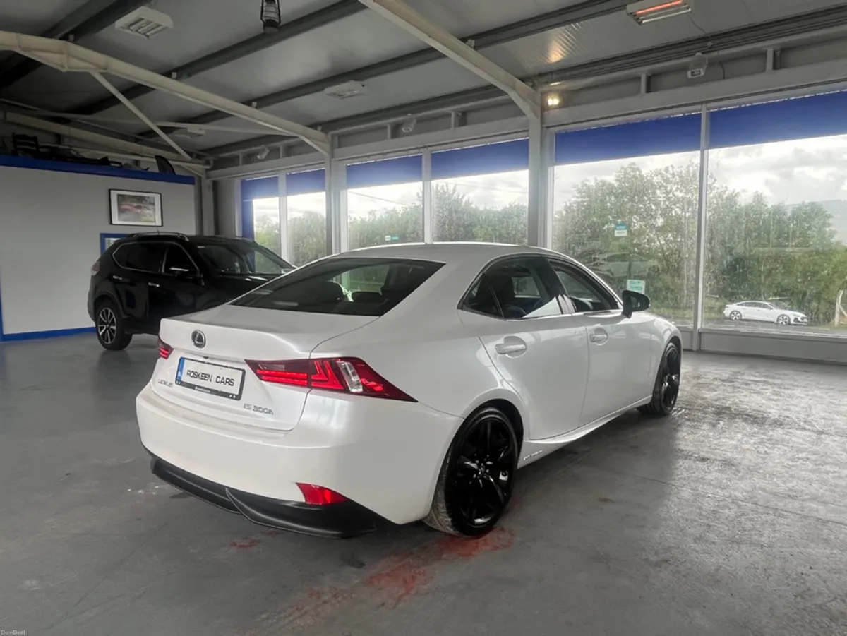 Lexus IS IS300 SPORT HYBRID 4DR AUTO - Image 5
