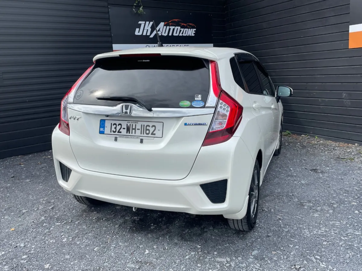 Honda Fit 1.5 HYBRID AUTO - Image 6