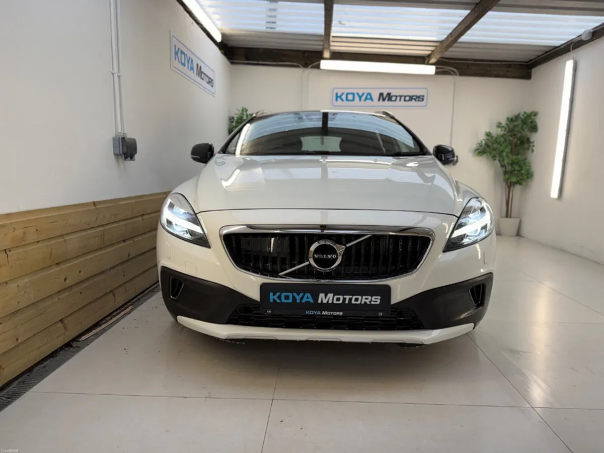 Volvo V40 2.0 D4 CROSS COUNTRY SE LUXURY DIESEL 19 - Image 5
