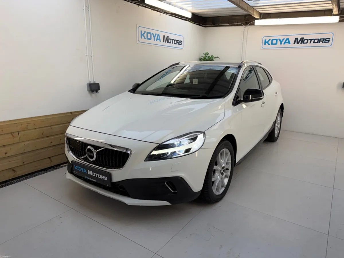 Volvo V40 2.0 D4 CROSS COUNTRY SE LUXURY DIESEL 19 - Image 3