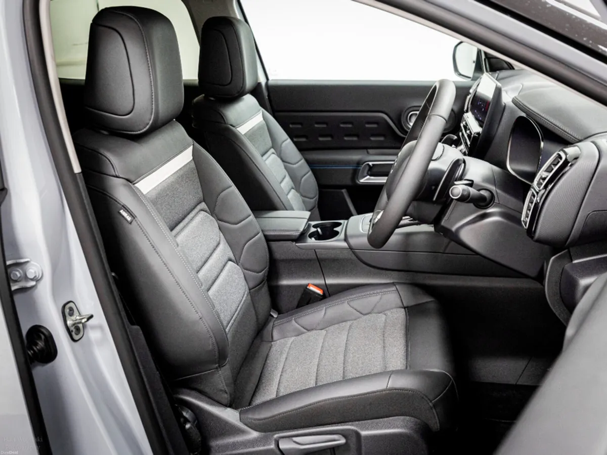 Citroen C5 Aircross Plus Pack 1.2 Hybrid Auto 130H - Image 3