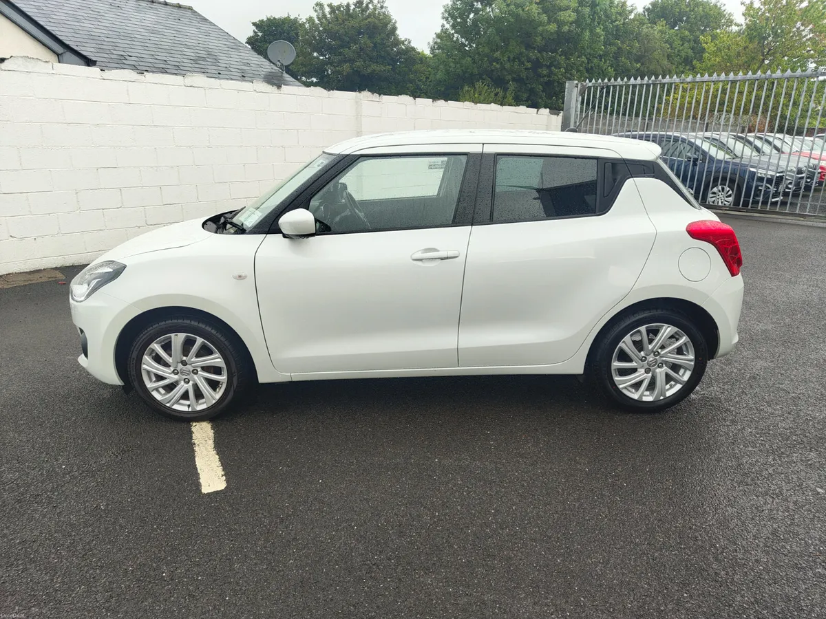Suzuki Swift 1.2 Mild Hybrid SZ-T AUTO - Image 5