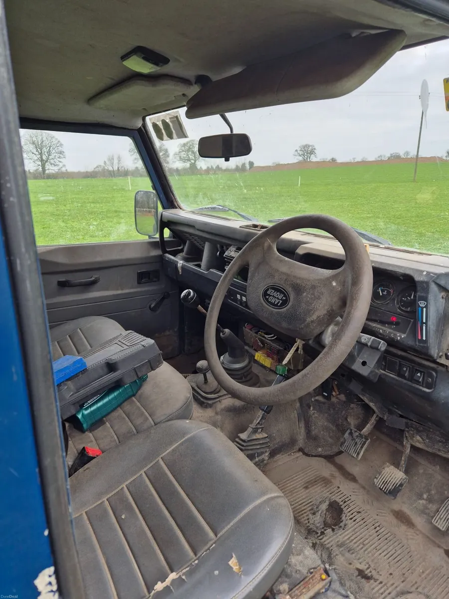 Land Rover Defender 2000 - Image 4