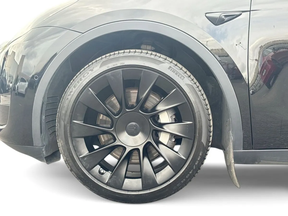 Tesla Model Y LONG RANGE AWD - Image 4