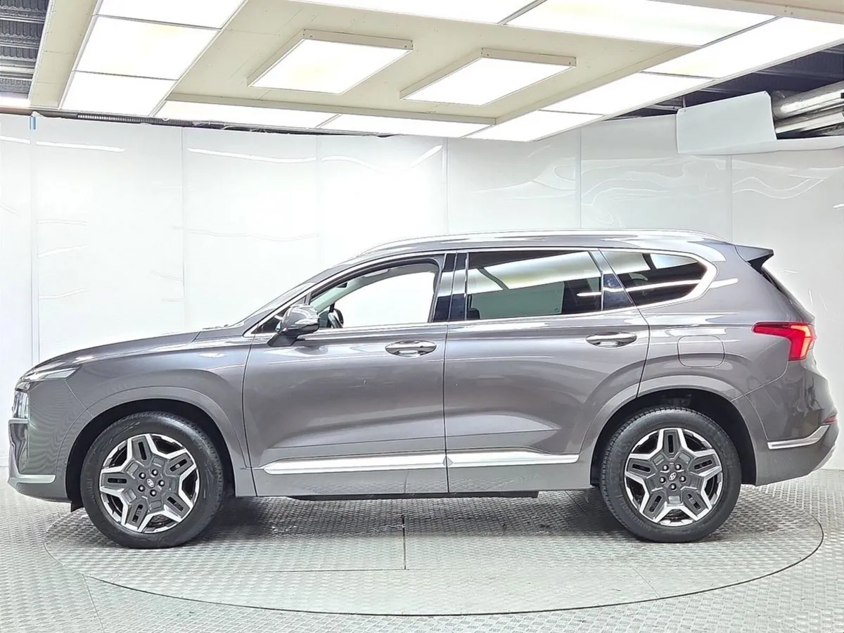 Hyundai Santa Fe 1.6 PHEV 4WD Executive Plus Auto - Image 5