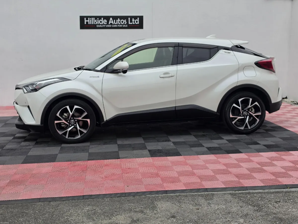 Toyota C-HR G-LED EDITION 1.8 PETROL HYBRID AUTOMA - Image 3