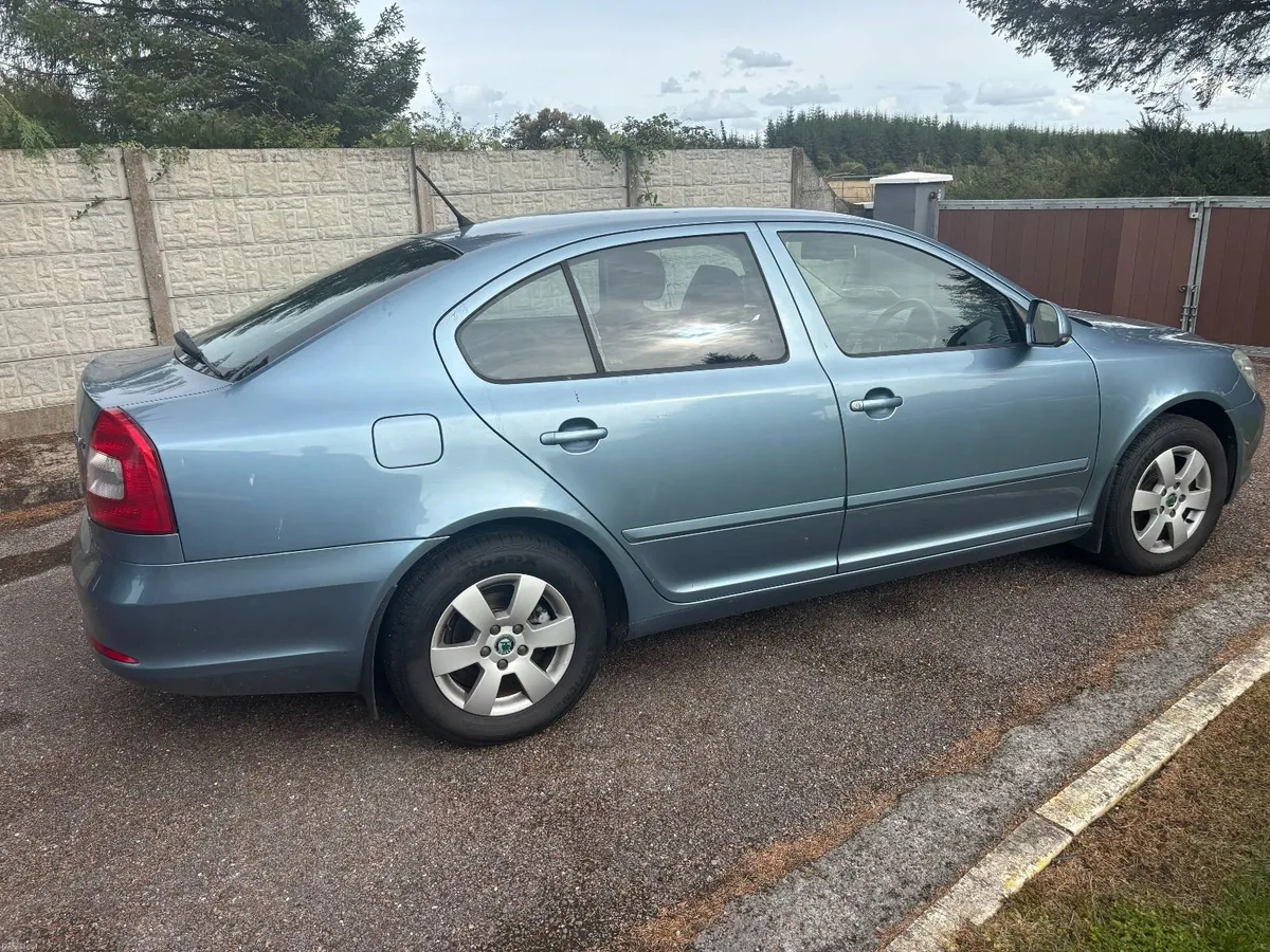 Low miles petrol Skoda Octavia 2011 - Image 3