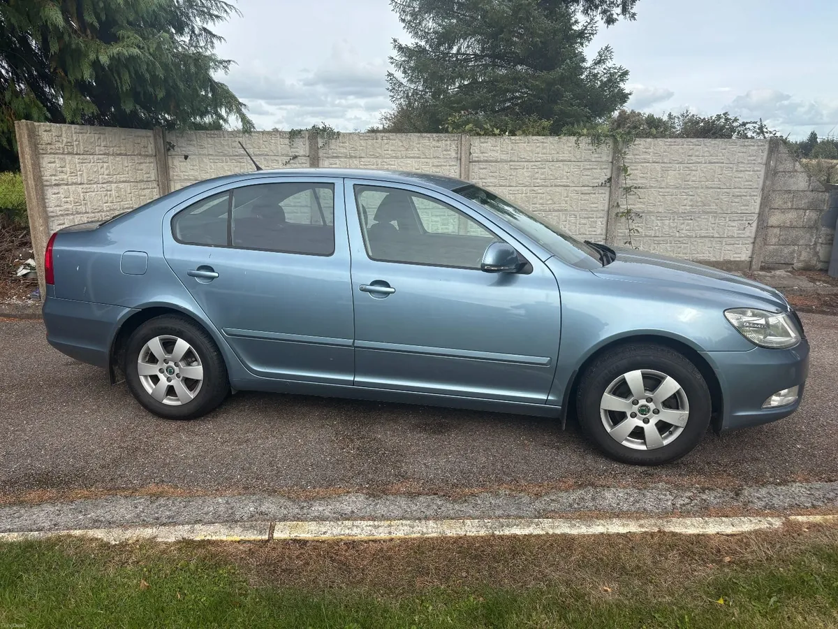 Low miles petrol Skoda Octavia 2011 - Image 4