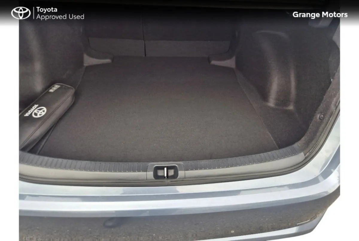 Toyota Corolla 1.8 HYBRID LUNA SALOON - Image 6