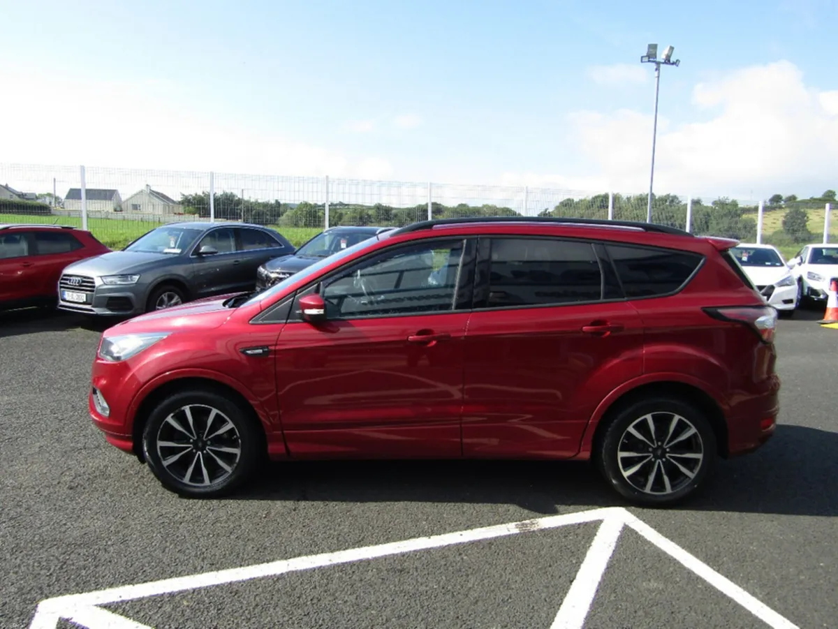 Ford Kuga 1.5 TDCI 120PS FW FWD 4DR ST-LINE - Image 6