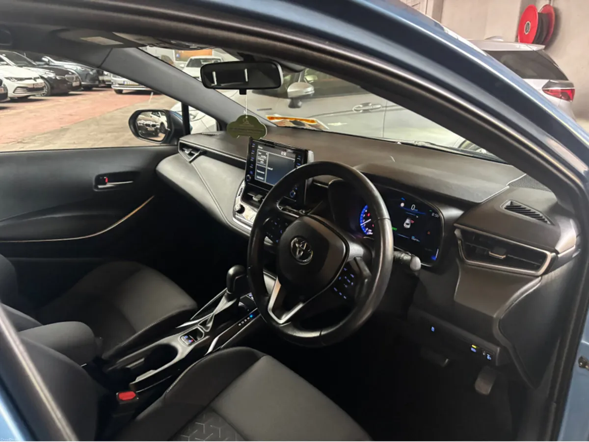 Toyota Corolla LUNA H/B 4DR AUTO HYBRID - Image 6