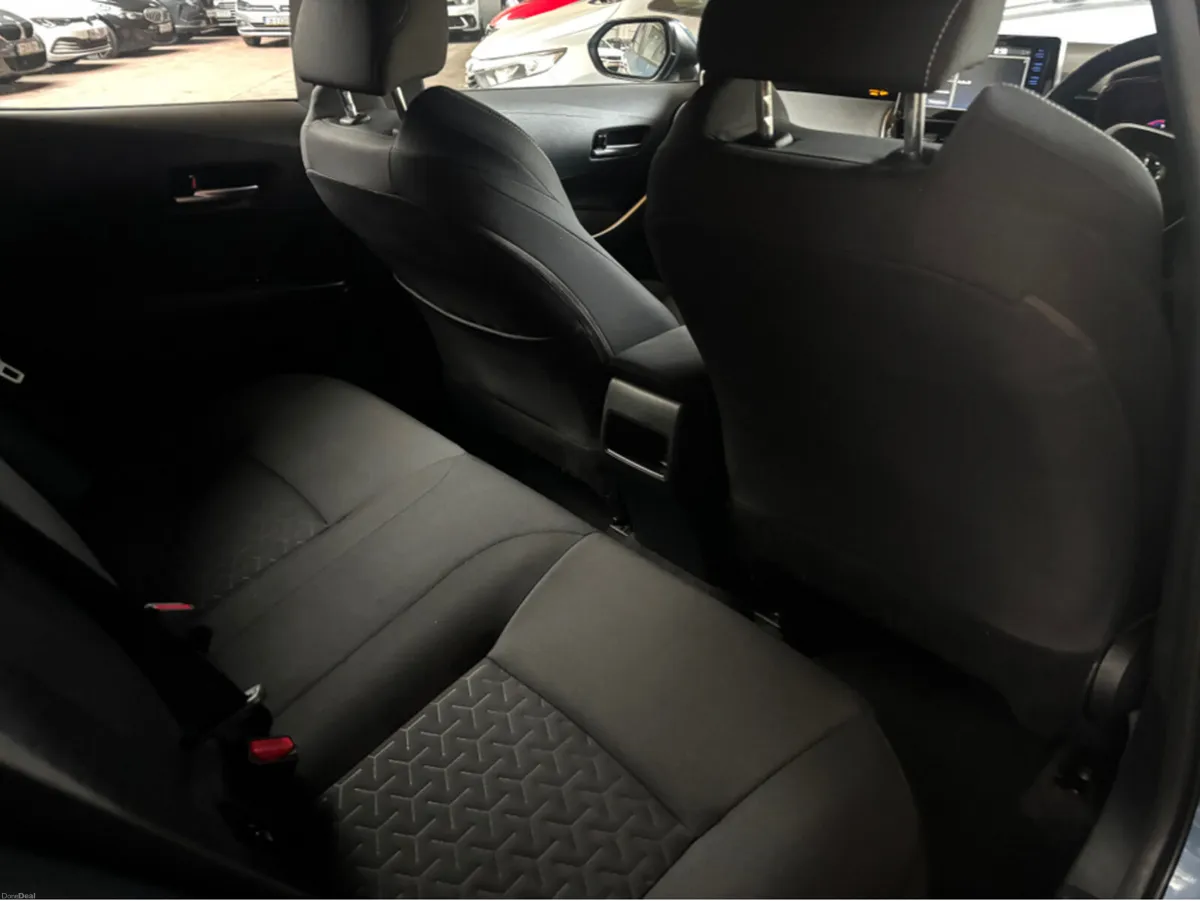 Toyota Corolla LUNA H/B 4DR AUTO HYBRID - Image 3