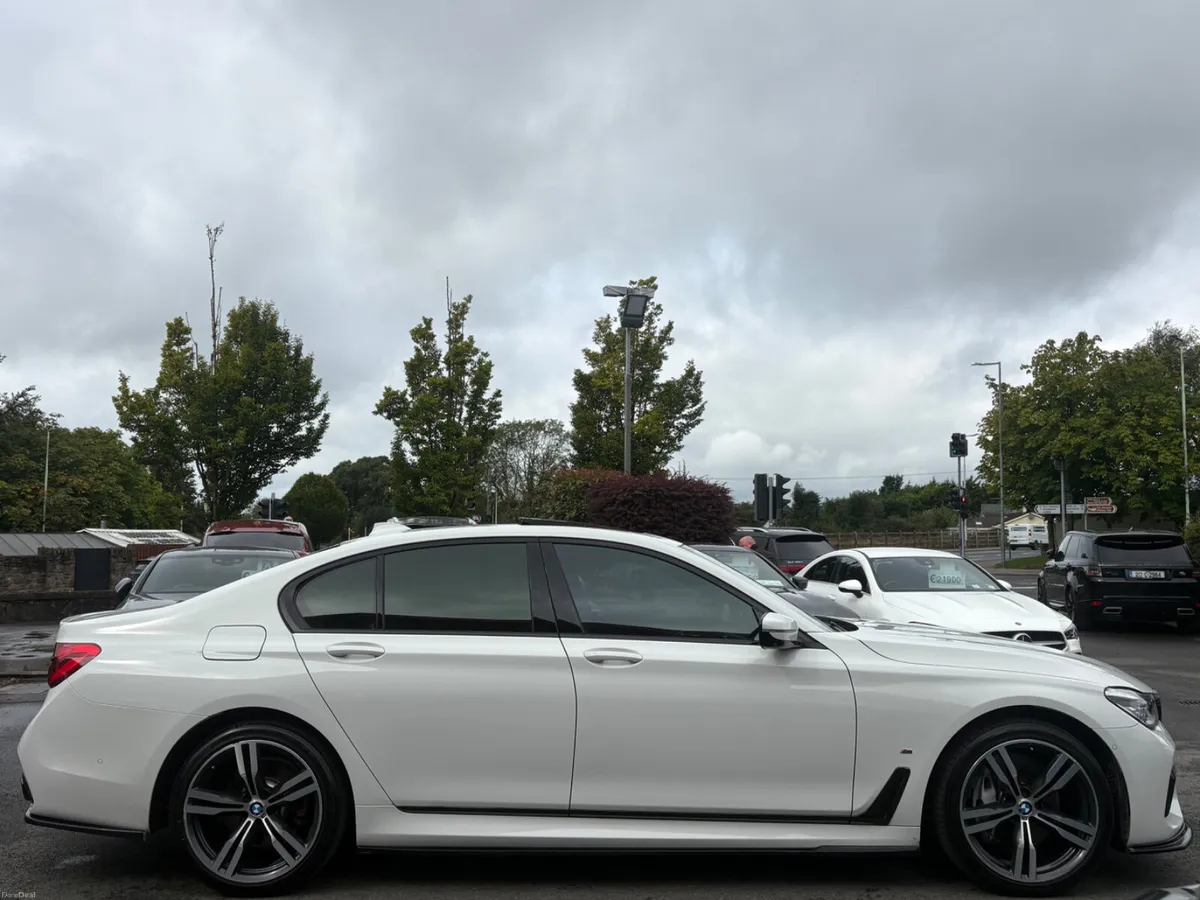 162 BMW 740E M-Sport *Low Kils* - Image 4
