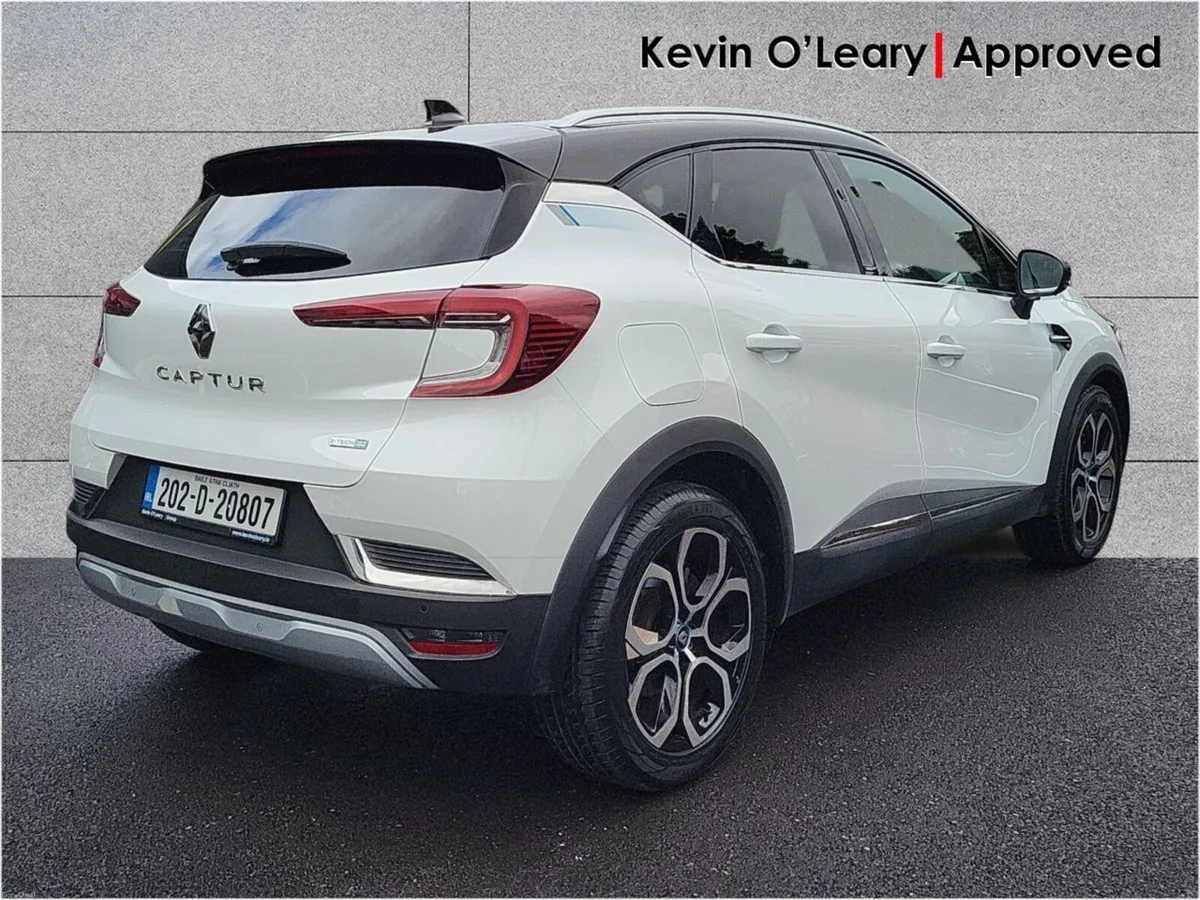 Renault Captur S-Edition Plug in Hybrid 130 - Image 3