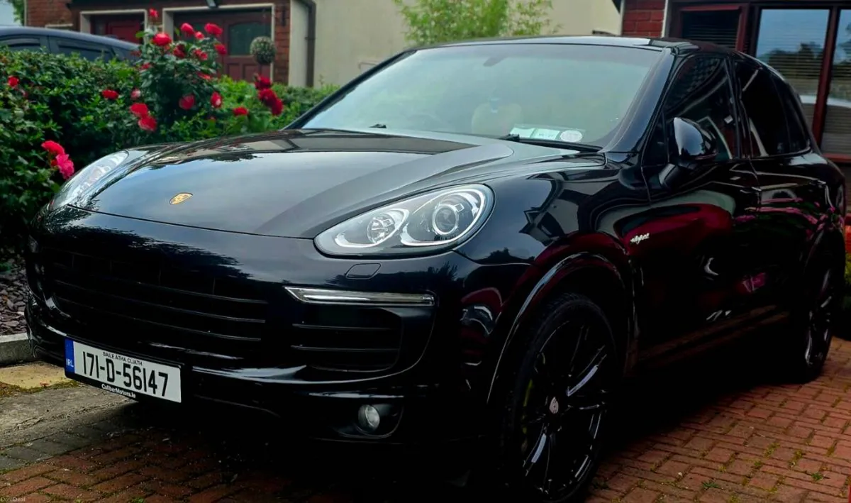 2017 PORSCHE CAYENNE PLATINUM EDITION - Image 1