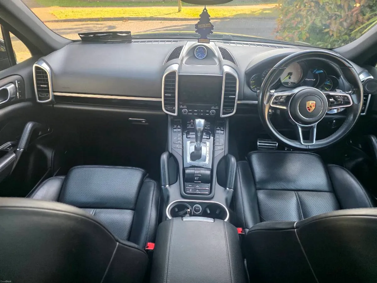2017 PORSCHE CAYENNE PLATINUM EDITION - Image 4