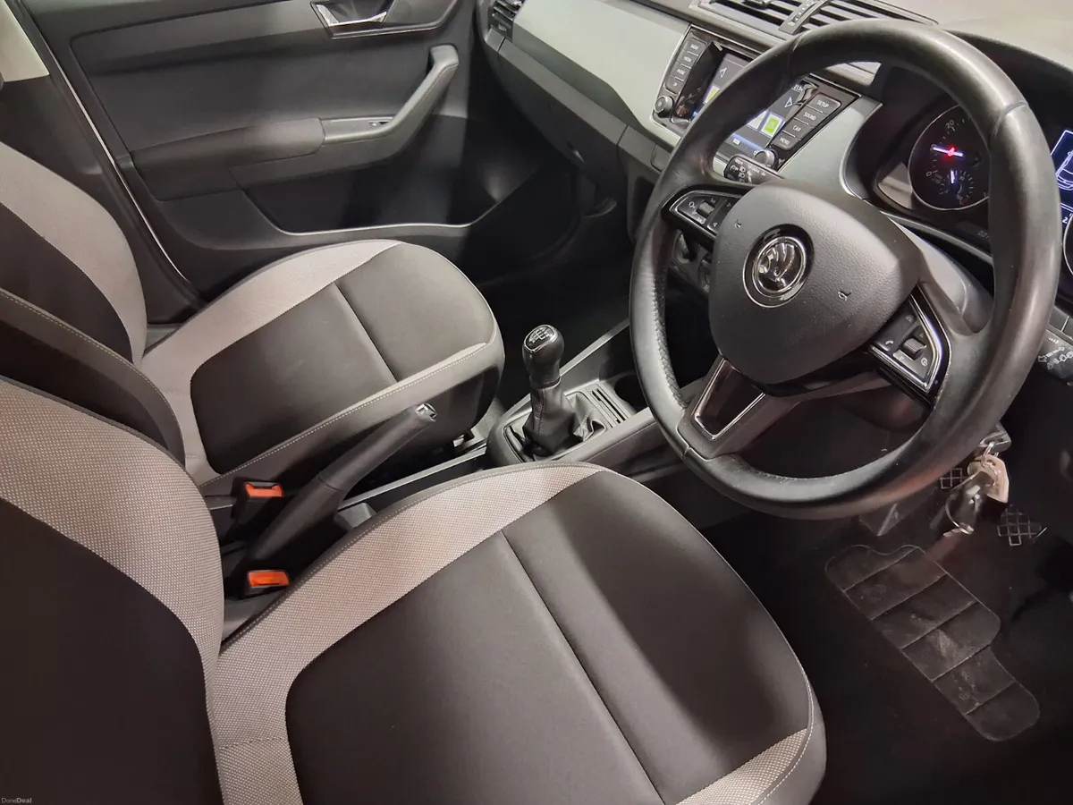 2018 Skoda Fabia **FINANCE AVAILABLE** - Image 6