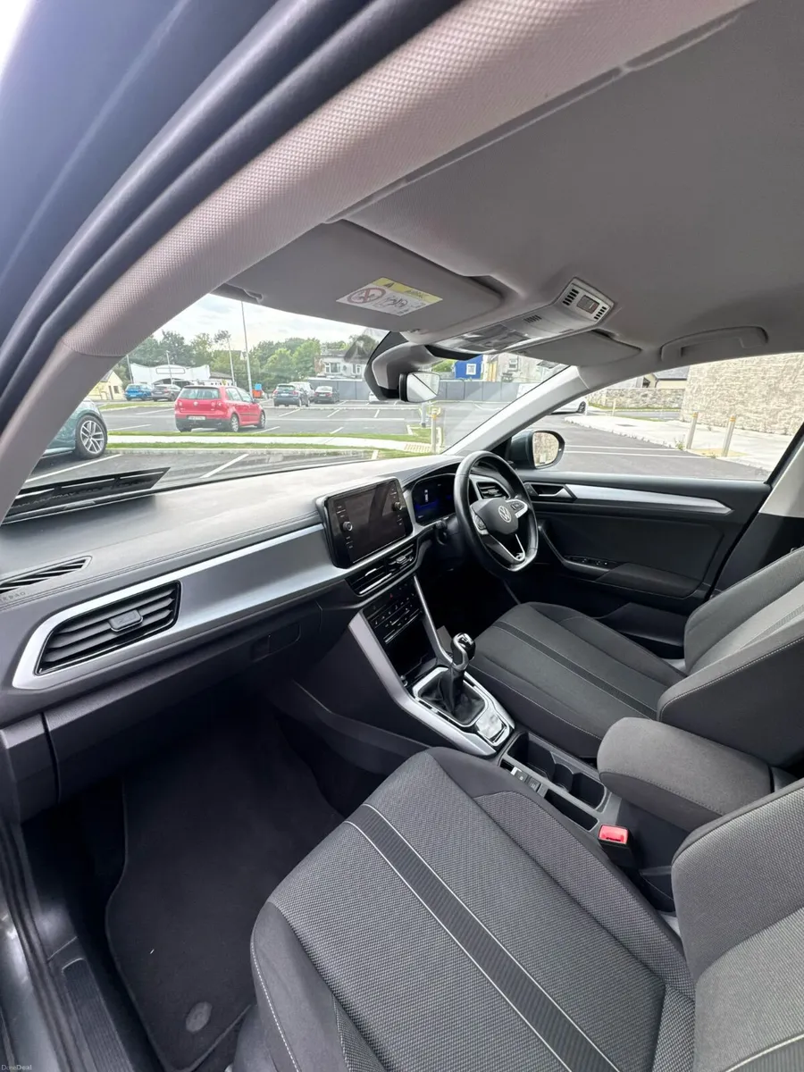Volkswagen T-Roc 2023 - Image 3