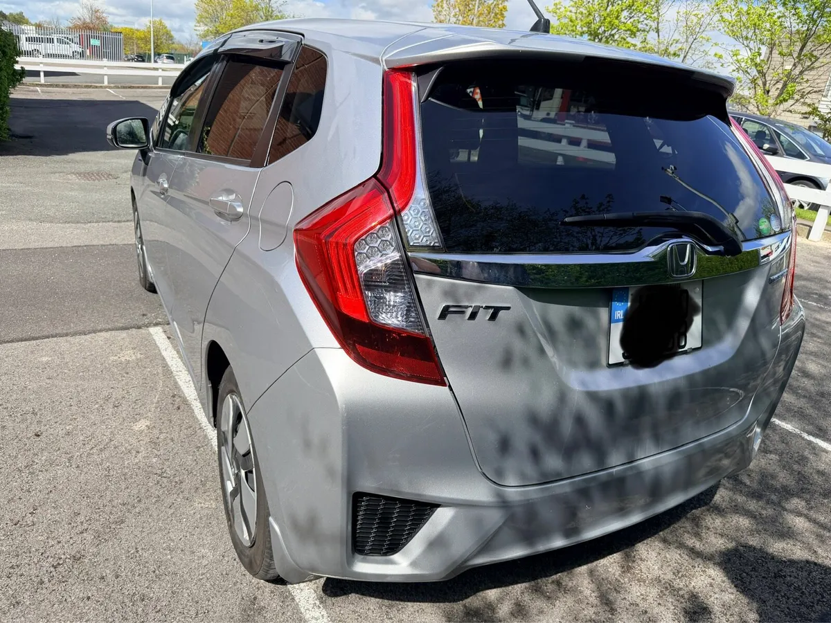 Honda Fit 2015 Hybrid - Image 3