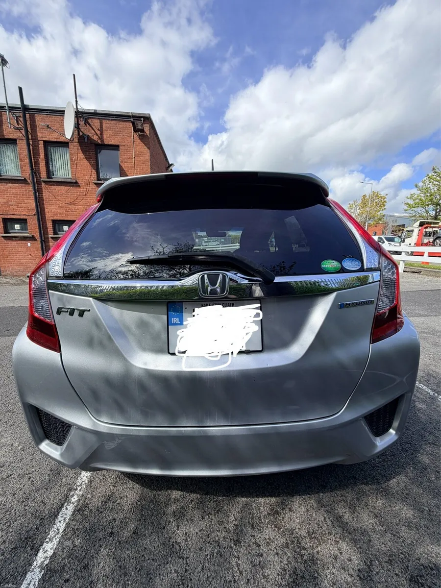 Honda Fit 2015 Hybrid - Image 4