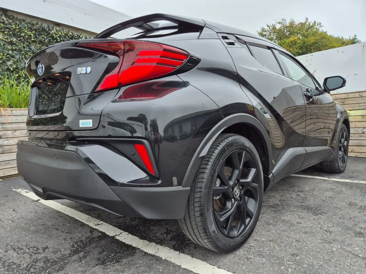 Toyota C-HR 1.8 HYBRID / SOL NERO WITH SAFETEY PAC - Image 6