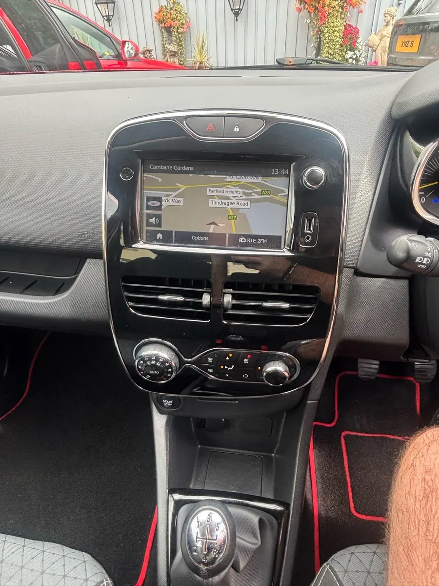 Low mileage 2014 Renault Clio 1.5 DCI - Image 6