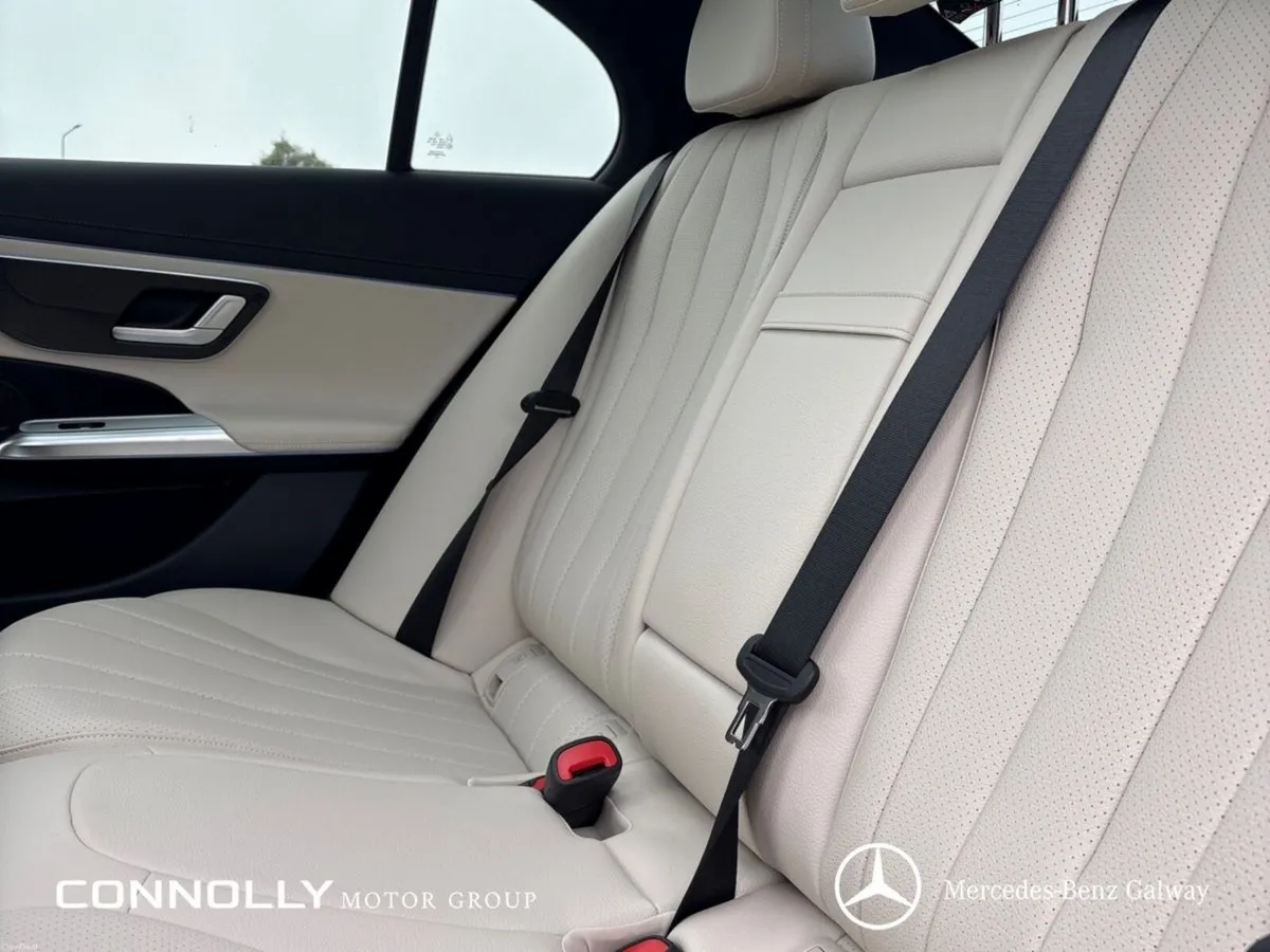 Mercedes-Benz E-Class E300de AMG Line *Panoramic S - Image 6