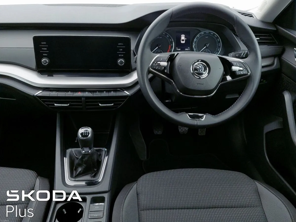 Skoda Octavia AMBITION 2.0TDI 115HP *REVERSING CAM - Image 2