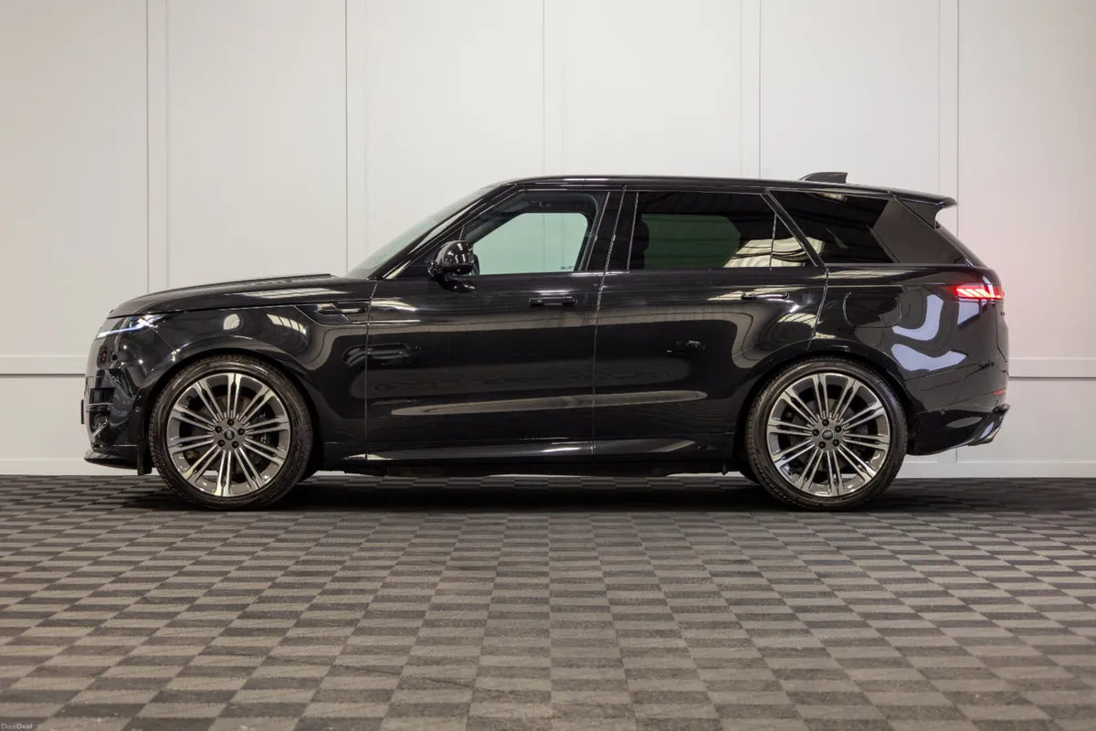 2024 Range Rover Sport P460e Dynamic SE *Pan Roof - Image 3