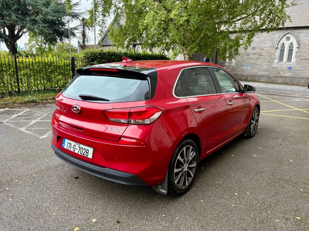 17 HYUNDAI I30 1.6 DIESEL PREMIUM NCT AND TAX - Image 4