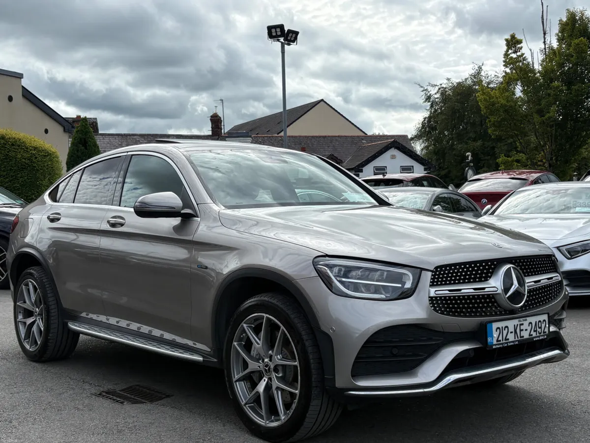 212 Mercedes-Benz GLC300 DE AMG Line PREM+ 4Matic - Image 3