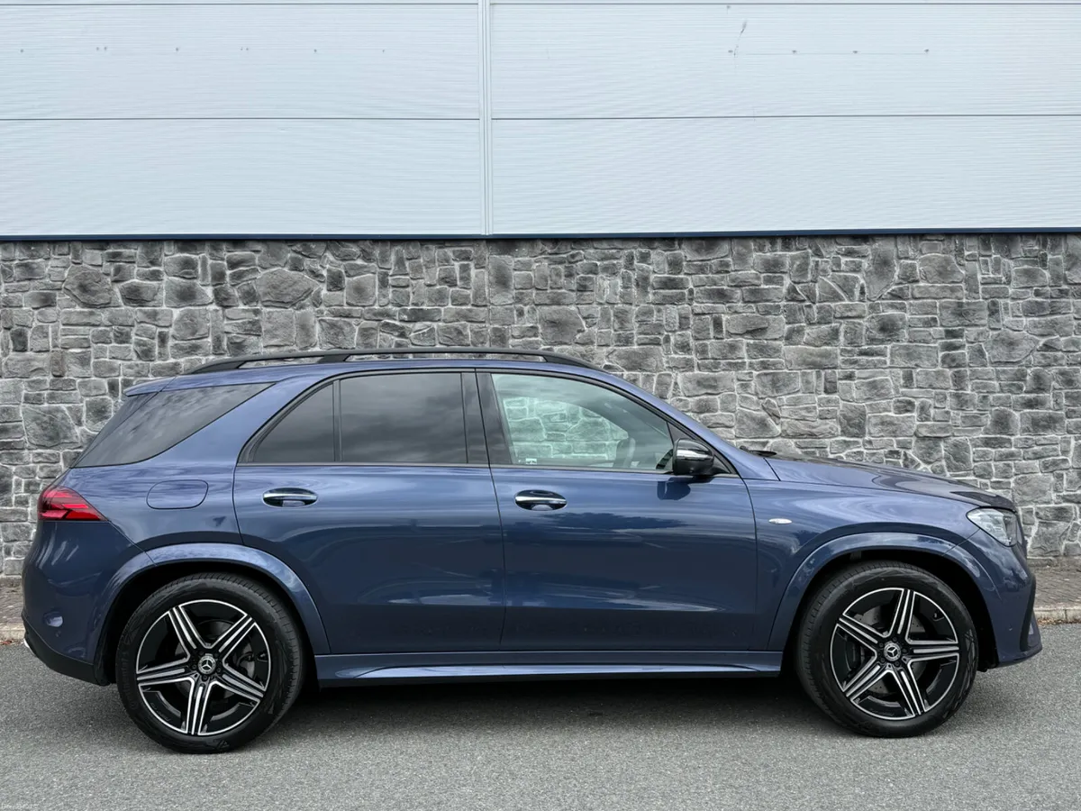 2025 Mercedes Benz GLE 400e 4Matic Urban AMG - Image 4