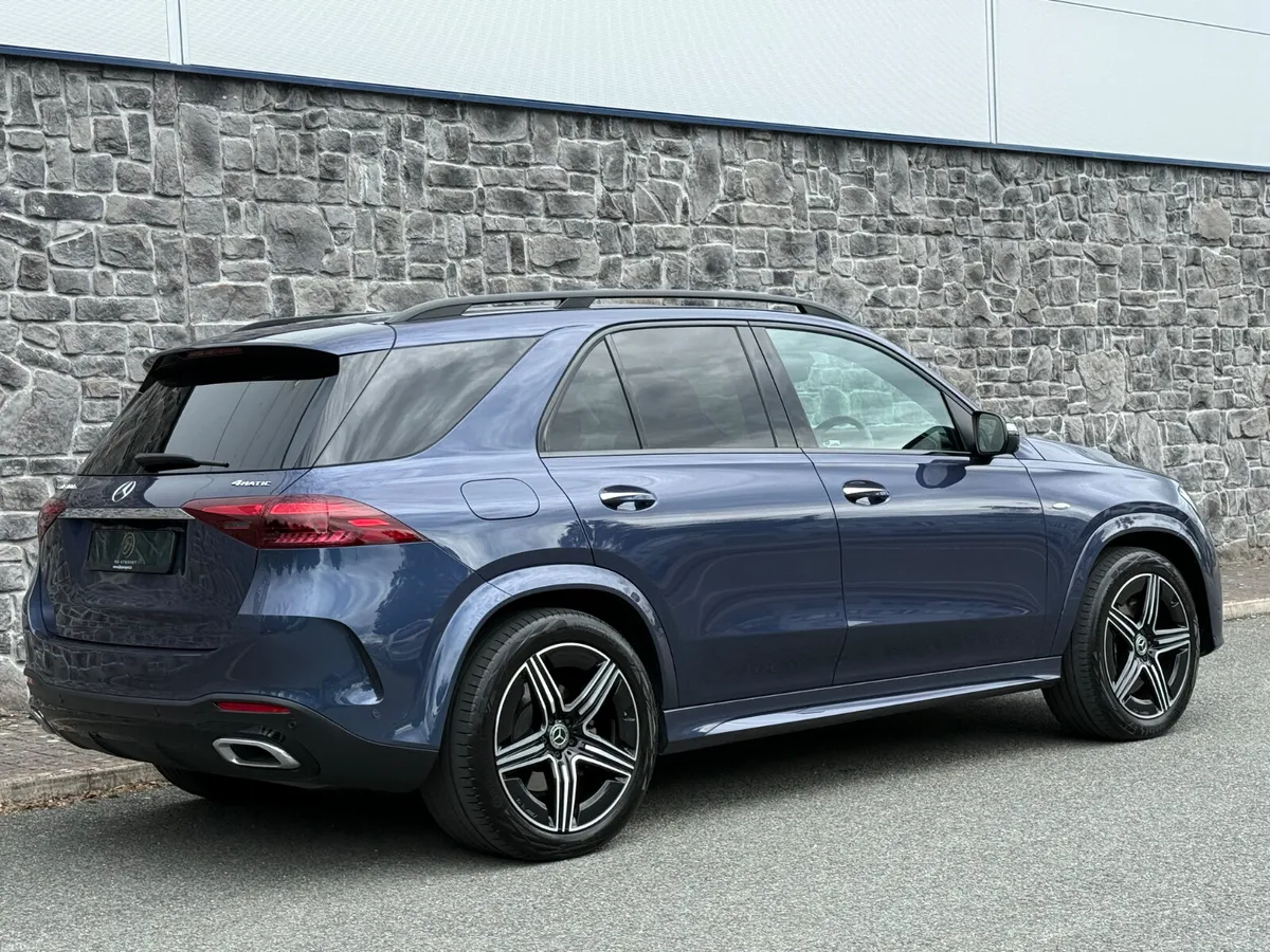 2025 Mercedes Benz GLE 400e 4Matic Urban AMG - Image 3
