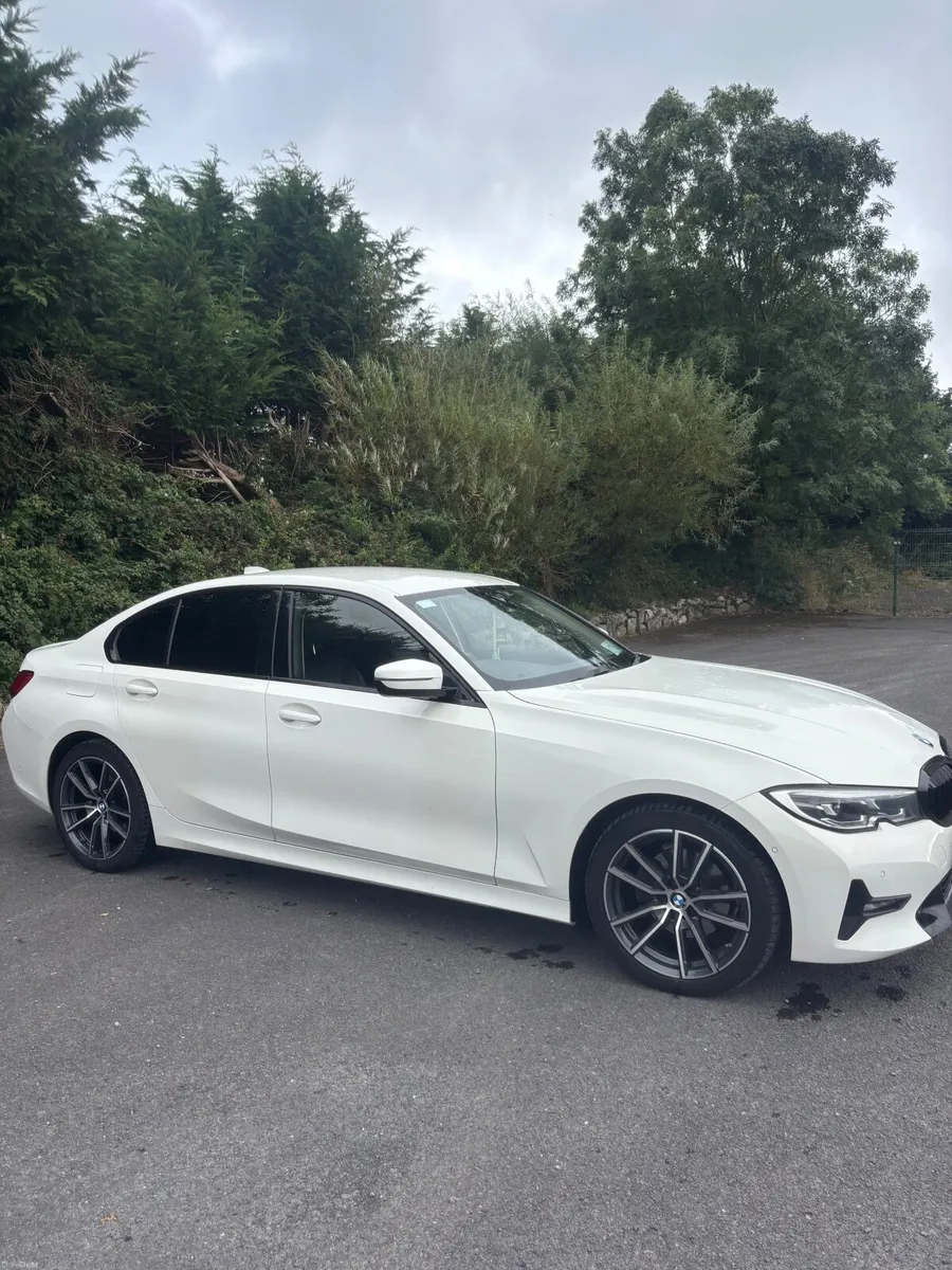 BMW 3-Series 2019 - Image 2