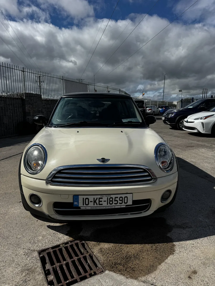 Mini Cooper 2010 - Image 1