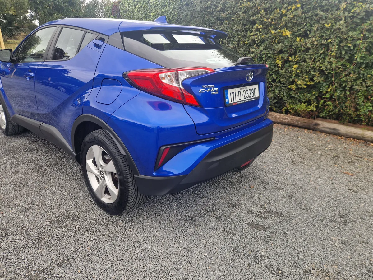 Toyota C-HR 2017 - Image 3
