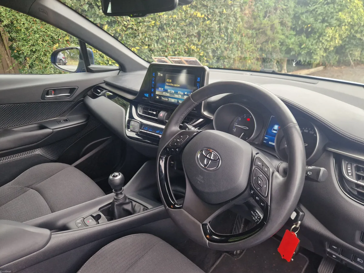 Toyota C-HR 2017 - Image 6