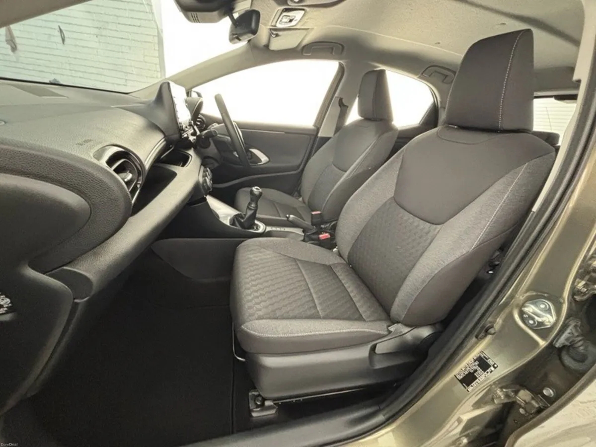 Toyota Yaris 1.0 LUNA 4DR - Image 6