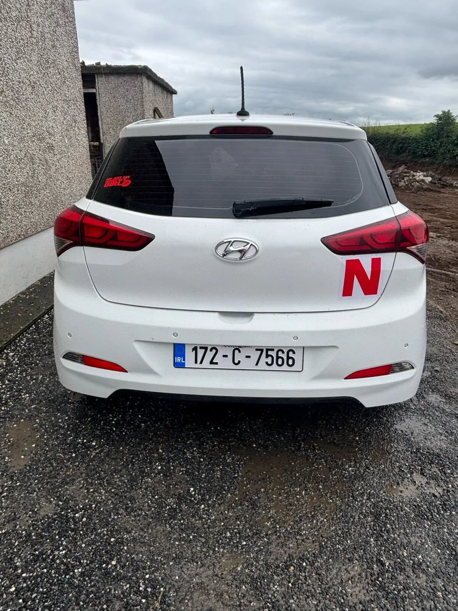 White Hyundai i20 - Image 2