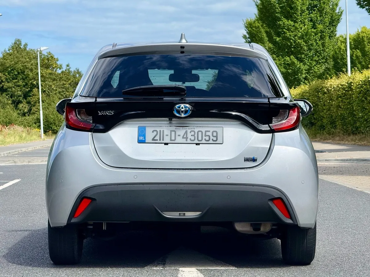 2021 TOYOTA YARIS HYBRID LOW KM NEW NCT - Image 3