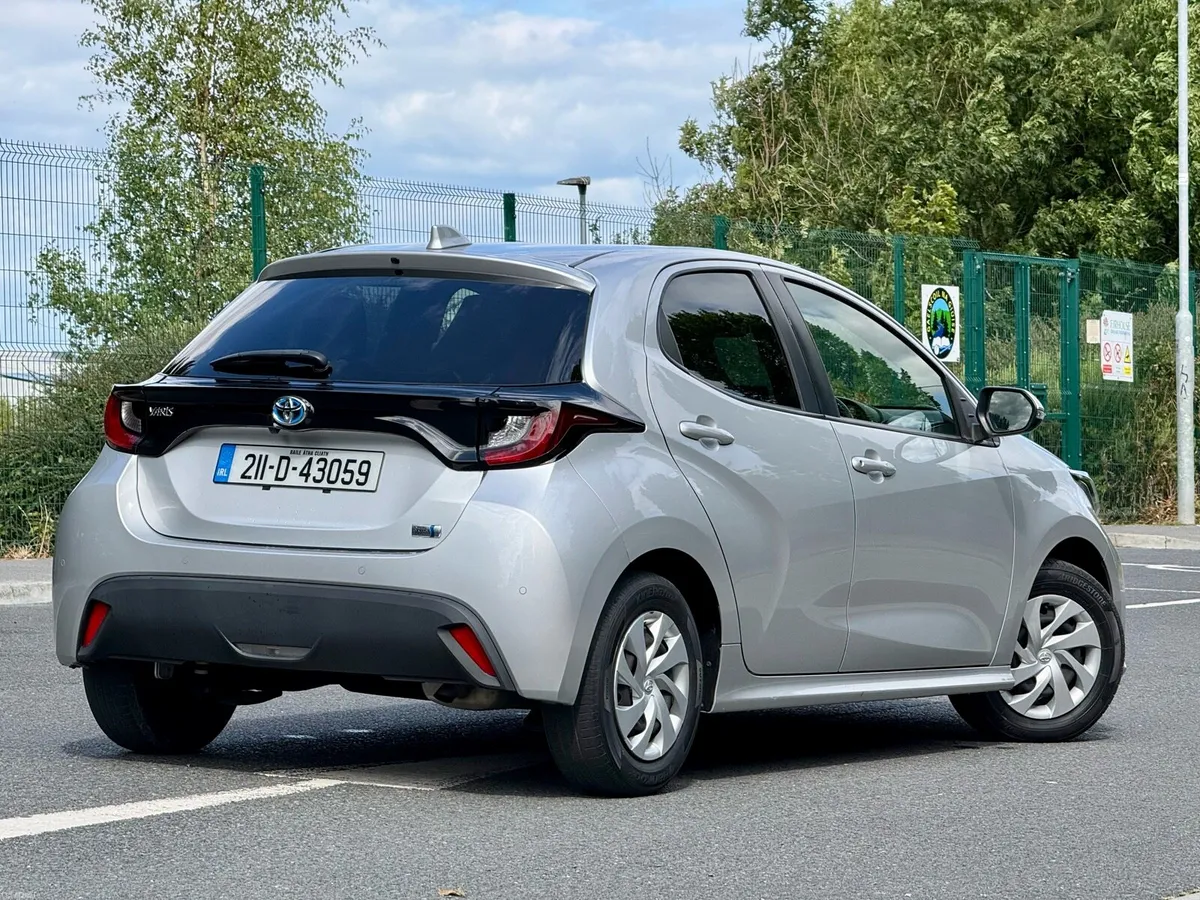 2021 TOYOTA YARIS HYBRID LOW KM NEW NCT - Image 6